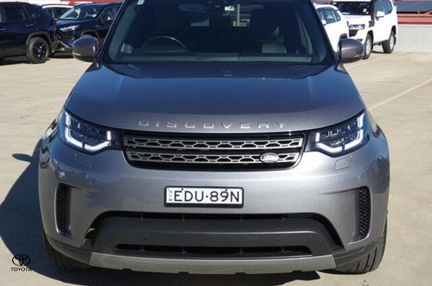 2019 Land Rover Discovery SD6 SE in Silver