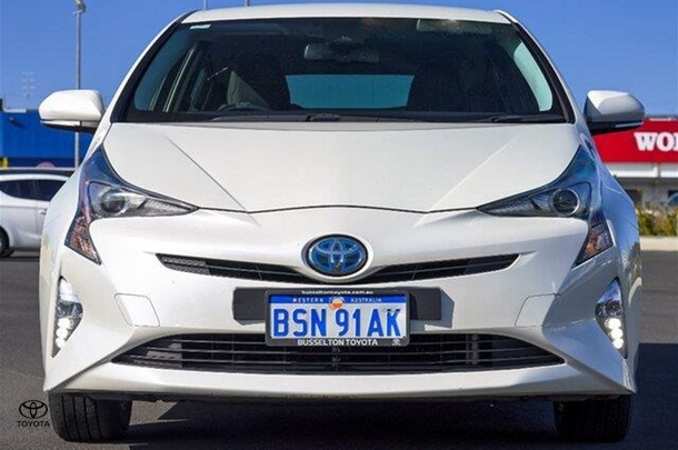 2017 Toyota Prius Base in White