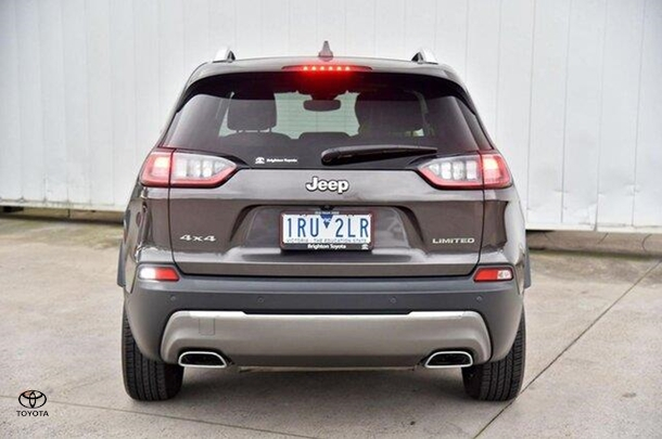 2019 Jeep Cherokee Limited in Grey