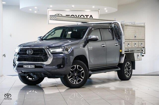 2022 Toyota Hilux SR5 in Grey
