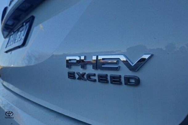 2024 Mitsubishi Outlander PHEV Exceed in White