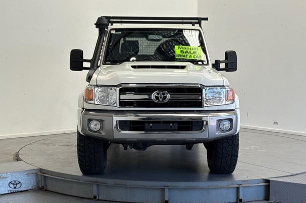 2022 Toyota Landcruiser GXL in White