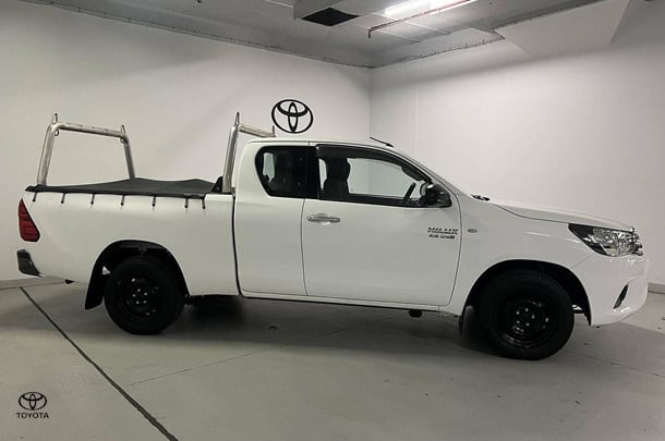 2016 Toyota Hilux SR in White