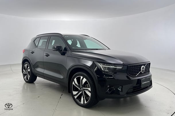 2023 Volvo XC40 Ultimate B5 Dark in Black