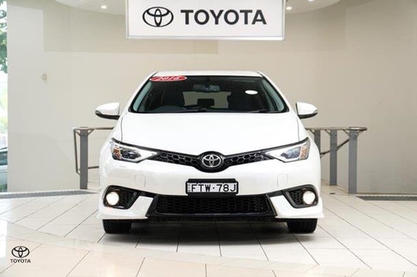 2016 Toyota Corolla ZR in White