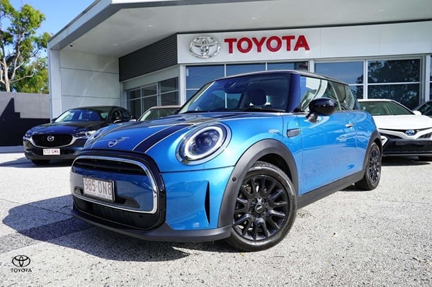 2021 MINI Hatch Cooper Classic in Blue