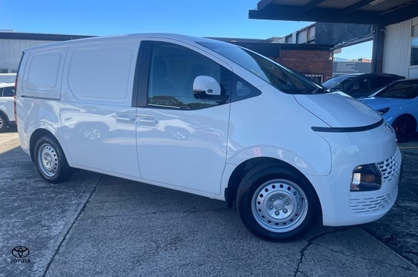 2023 Hyundai STARIA LOAD Base in White