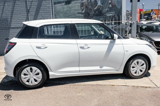 2024 Suzuki Swift Hybrid in White