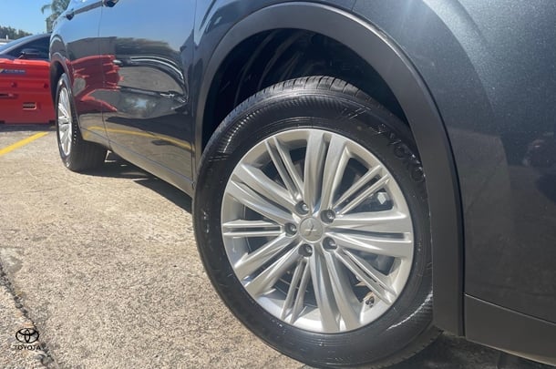 2023 Mitsubishi Outlander LS in Grey