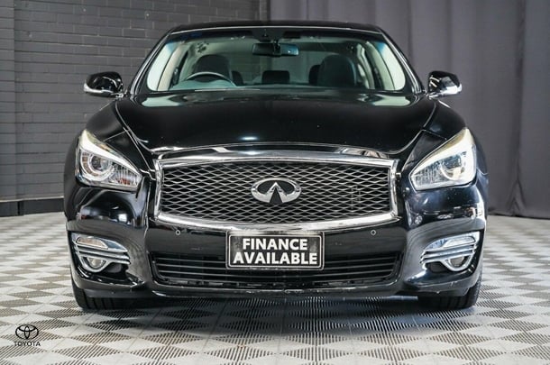 2017 INFINITI Q70 GT in Black