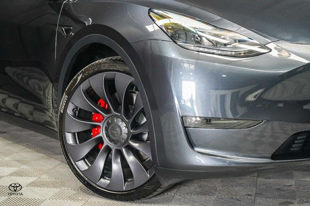 2024 Tesla Model Y Performance in Grey
