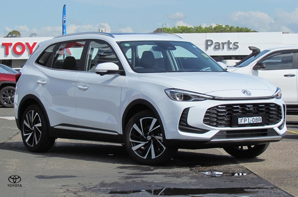 2025 MG ZS Essence Hybrid+ in White