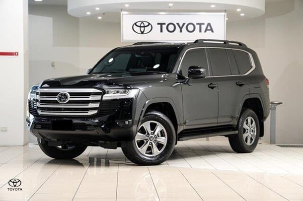 2023 Toyota Landcruiser VX in Black