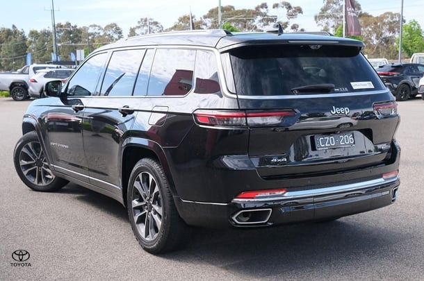 2023 Jeep Grand Cherokee Overland in Black