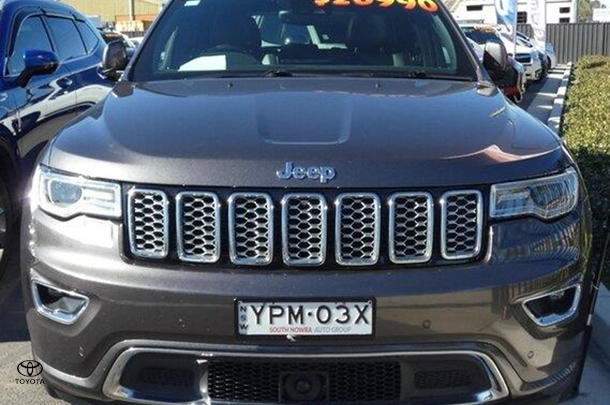 2017 Jeep Grand Cherokee Overland in Grey