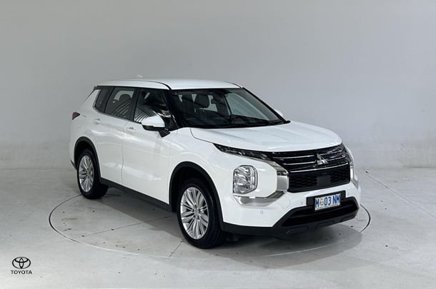 Image of 2023 Mitsubishi Outlander ES