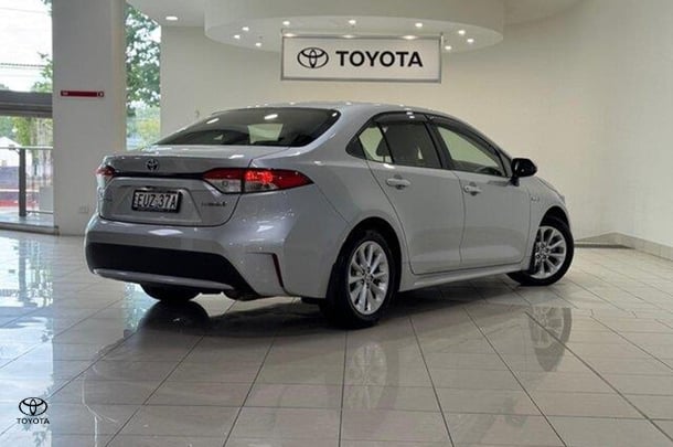 2022 Toyota Corolla Ascent Sport Hybrid in Silver