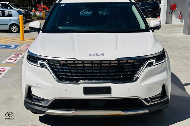 2023 Kia Carnival Platinum in Snow White Pearl (Swp)