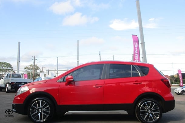 2014 Suzuki S-Cross GLX in Red