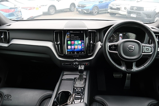 2021 Volvo XC60 T6 R-Design in White