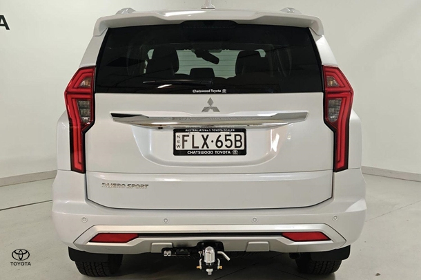 2023 Mitsubishi Pajero Sport Exceed in White