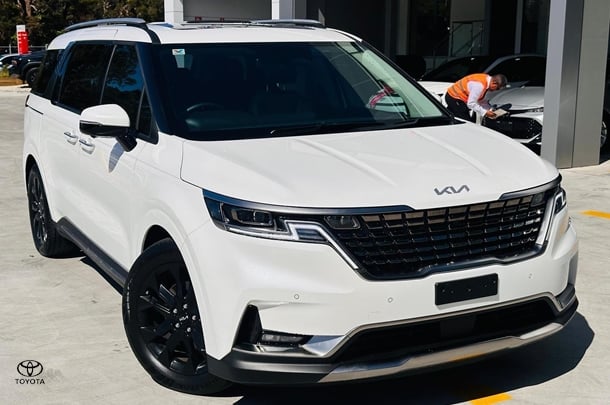 2023 Kia Carnival Platinum in Snow White Pearl (Swp)