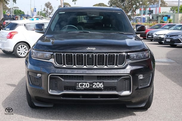 2023 Jeep Grand Cherokee Overland in Black