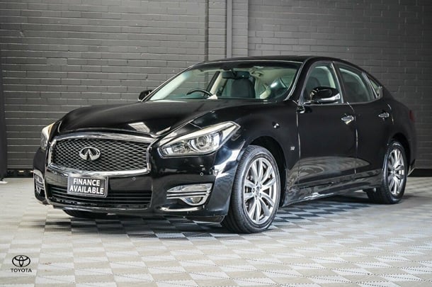 2017 INFINITI Q70 GT in Black