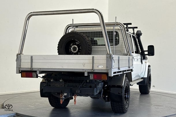 2022 Toyota Landcruiser GXL in White