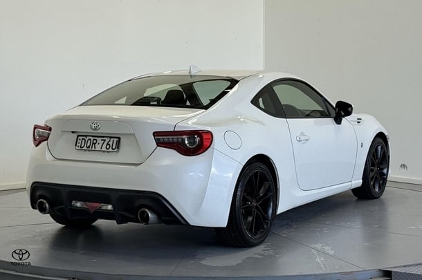 2017 Toyota 86 GT in White