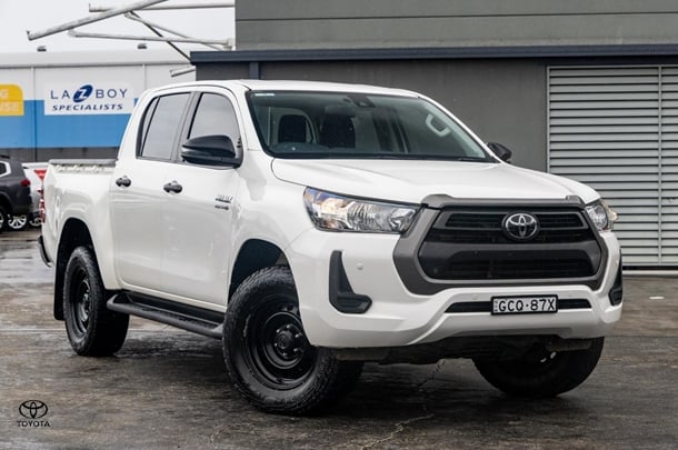 Image of 2022 Toyota Hilux SR