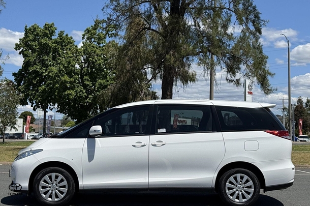2019 Toyota Tarago GLI in White