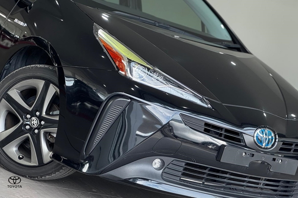 2019 Toyota Prius I-TECH in Black