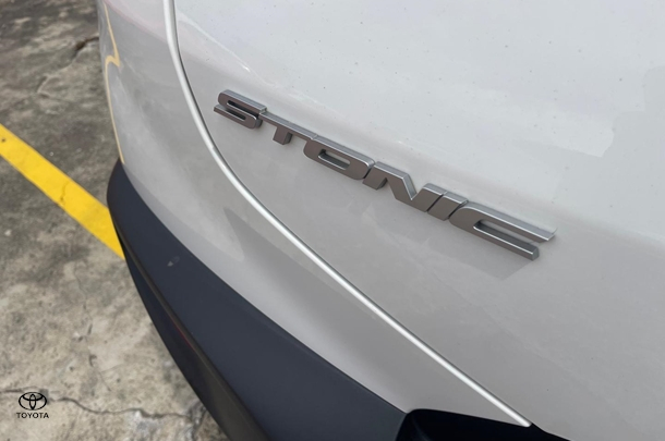 2022 Kia Stonic S in White