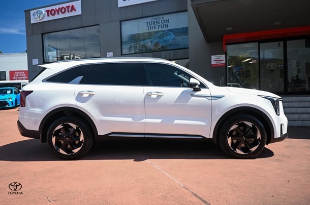 2023 Kia Sorento Sport+ in White
