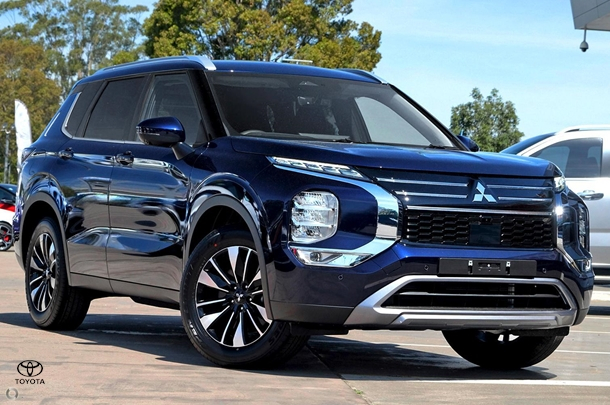 Image of 2025 Mitsubishi Outlander LS