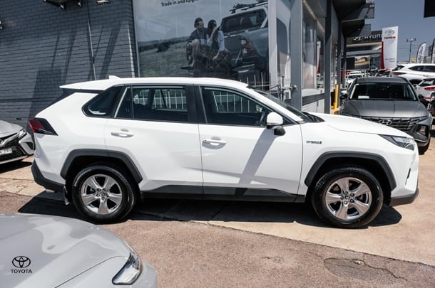 2022 Toyota RAV4 GX AWD in White