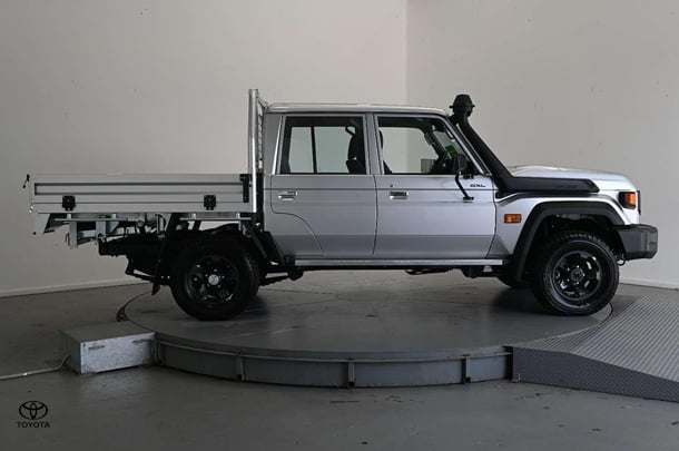 2025 Toyota Landcruiser GXL in Silver