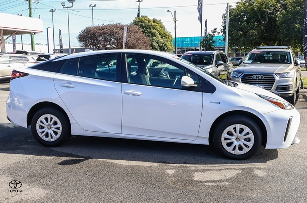2020 Toyota Prius Base in White