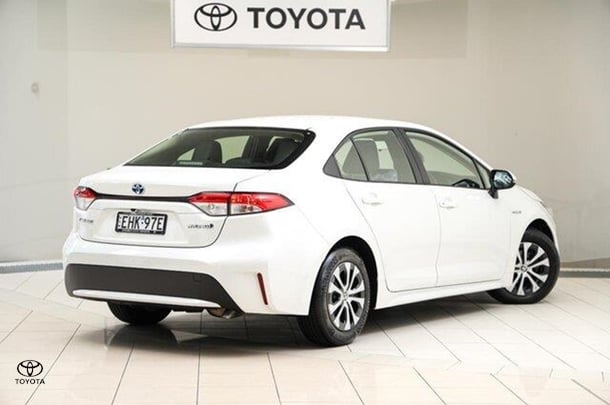2020 Toyota Corolla SX Hybrid in White