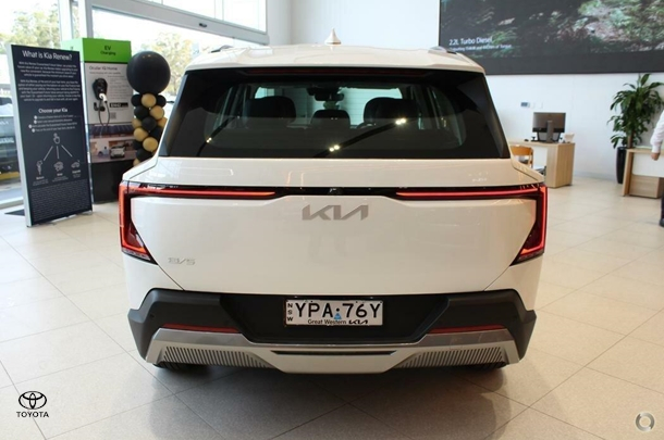 2024 Kia EV5 Air Long Range in White