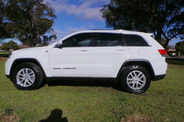 2018 Jeep Grand Cherokee Laredo in White
