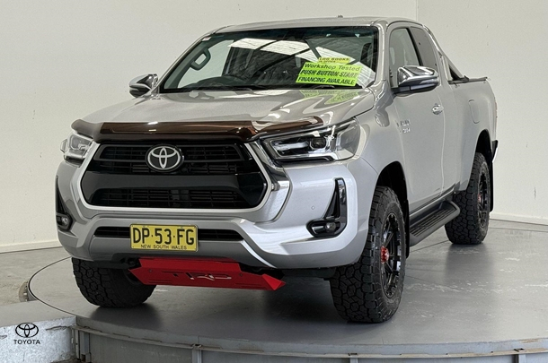 2022 Toyota Hilux SR5 in Silver
