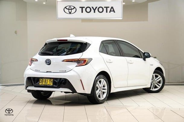 2021 Toyota Corolla Ascent Sport Hybrid in White