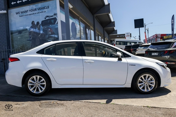 2023 Toyota Corolla Ascent Sport in White