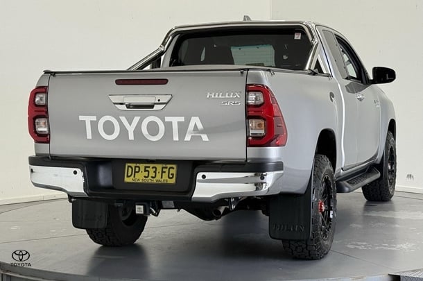 2022 Toyota Hilux SR5 in Silver