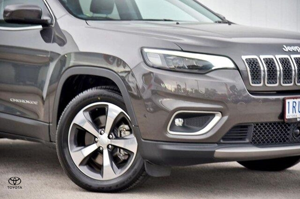 2019 Jeep Cherokee Limited in Grey