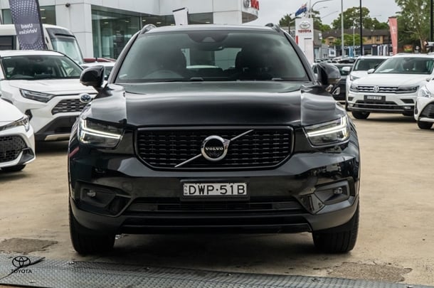 2018 Volvo XC40 D4 R-Design in Black