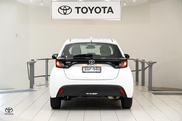 2020 Toyota Yaris Ascent Sport in White