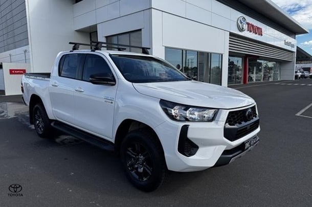 Image of 2025 Toyota Hilux SR